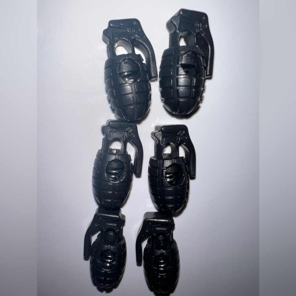 $2 4 LACE HOLDERS FOR SHOES OR SWEATSHIRTS. MILITARY THEME. $2 WHEN BUNDLED WITH - Picture 7 of 8